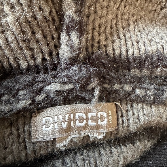 H&M Divided Knit Sweater in Gray and Black - Picture 5 of 8